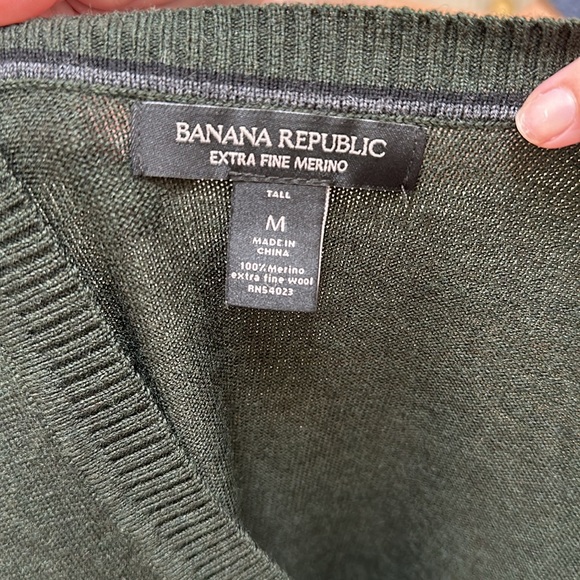 Banana Republic V-Neck Sweater - tall size! - Picture 6 of 7